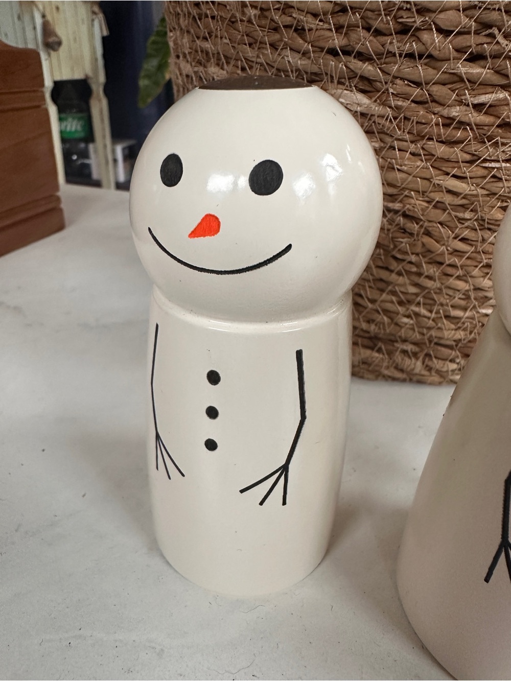 Fletchers Mill William Sonoma  White Snowman Salt & Pepper Shaker Set - Picture 3 of 6